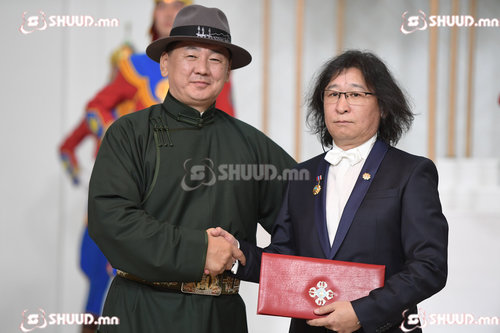 Морин хуурын чуулгад “Чингис хаан” тэргүүн зэргийн одон хүртээлээ